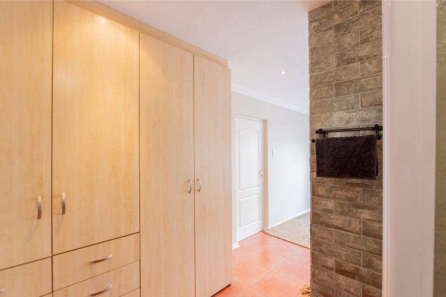 5 Bedroom Property for Sale in Waterfront Western Cape